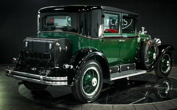 1928-bulletproof-cadillac-american-gangster-al-capone-scarface-$1-million