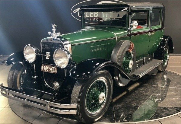 1928 bulletproof cadillac owned by american gangster al capone scarface is on sale for 1 million autojosh american gangster al capone scarface