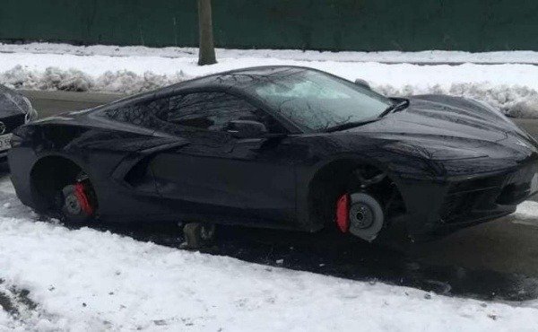 2020-chevrolet-corvette-C8-wheels-tyres-stolen