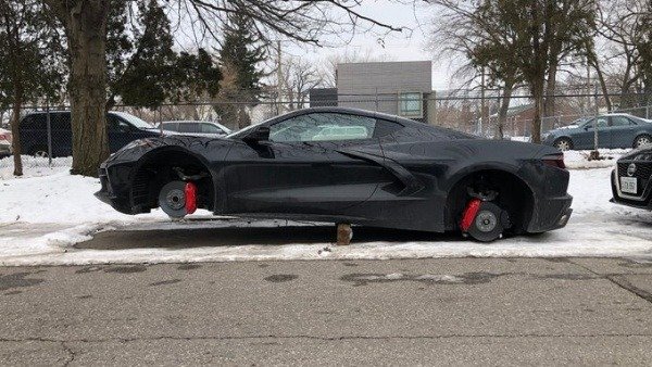 2020-chevrolet-corvette-C8-wheels-tyres-stolen