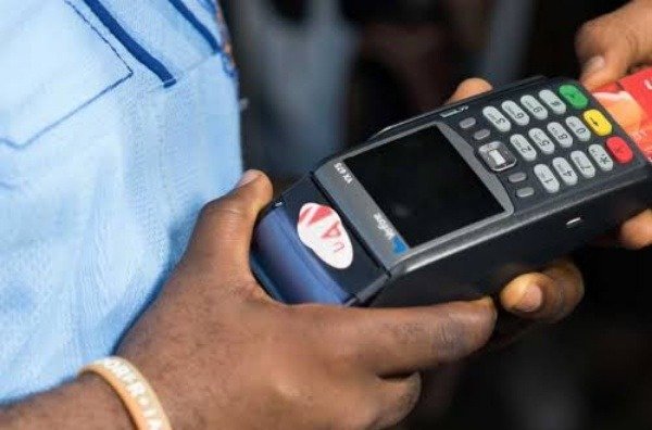 Nigerian-police-force-officer-pos-machine-atm-card