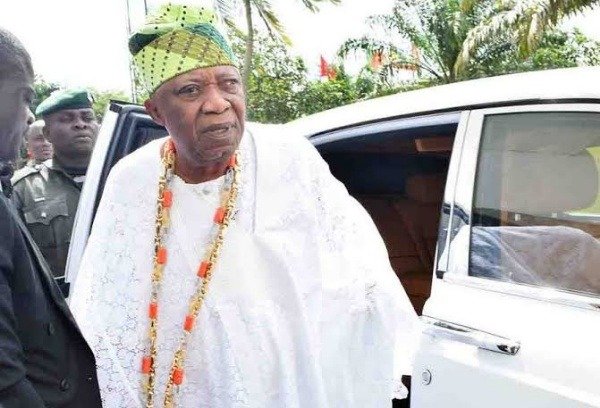 adebutu-baba-ijebu-donates-school-rolls-royce-collector-car