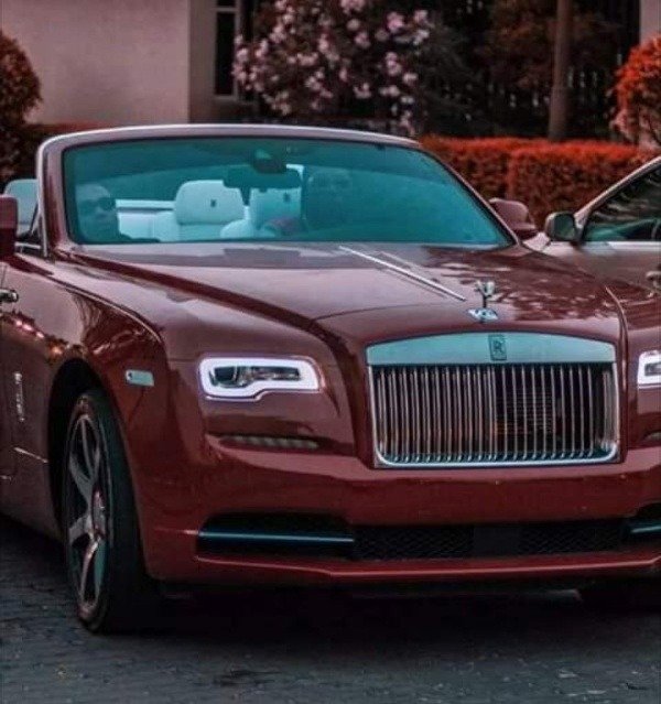 Car Wars : Davido's Rolls-Royce Cullinan Vs Burna Boy's Rolls-Royce Dawn - autojosh