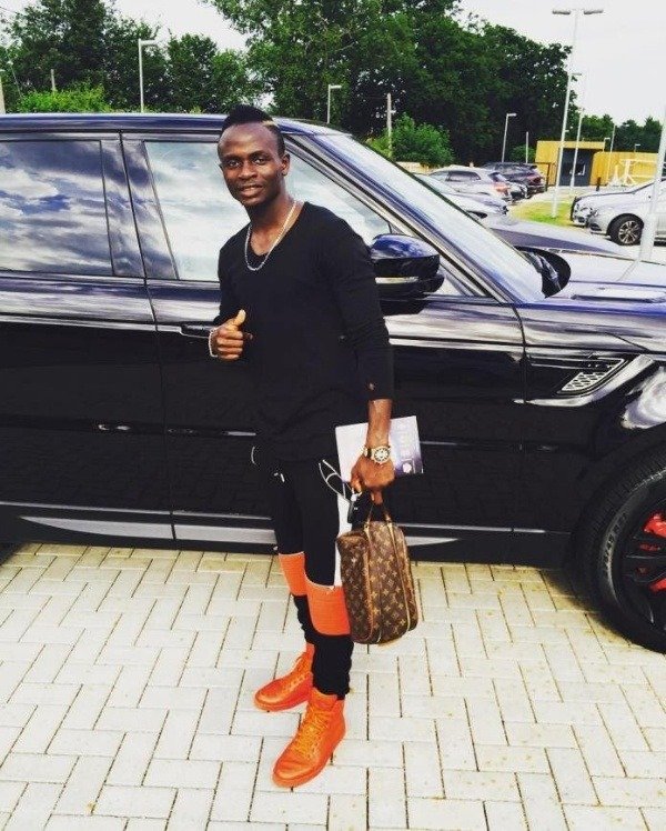 Ovеrwhеlмed with Sadio Mane’s incгеdiblе series of flashy car makes all players 'bow head'