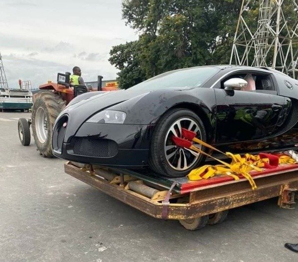 bugatti-veyron-zambia-crushed