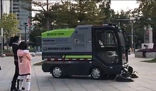 china-deploys-unmanned-sanitation-robots-cleaning-vehicles-coronavirus-autojosh