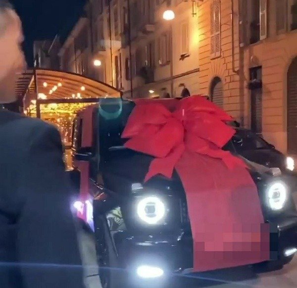 Cristiano Ronaldo Shows Off His 1-of-10 Mercedes Brabus Worth Nearly $1 Million - autojosh 