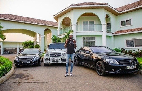 emmanuel-adebayor-car-birthday