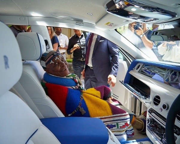 esther-mahlangu-south-african-sa-artist-rolls-royce-phantom