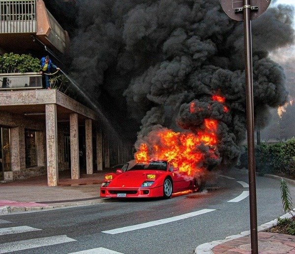 ferrari-f40-bursts-into-flames-monaco