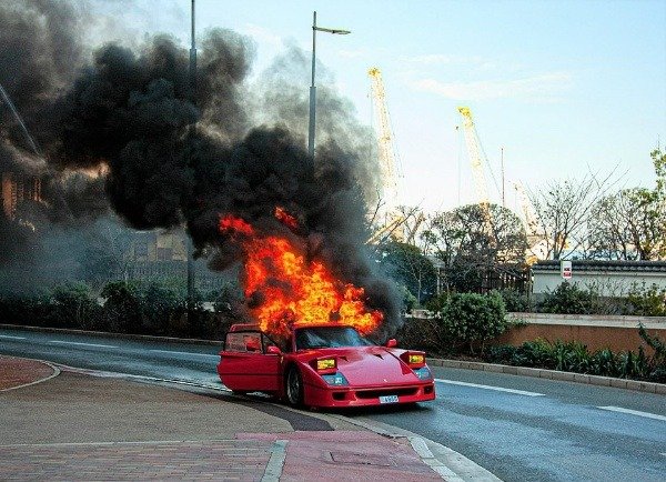 ferrari-f40-bursts-into-flames-monaco