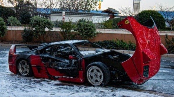 ferrari-f40-bursts-into-flames-monaco