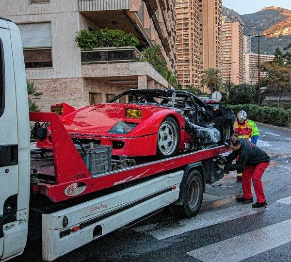 ferrari-f40-bursts-into-flames-monaco