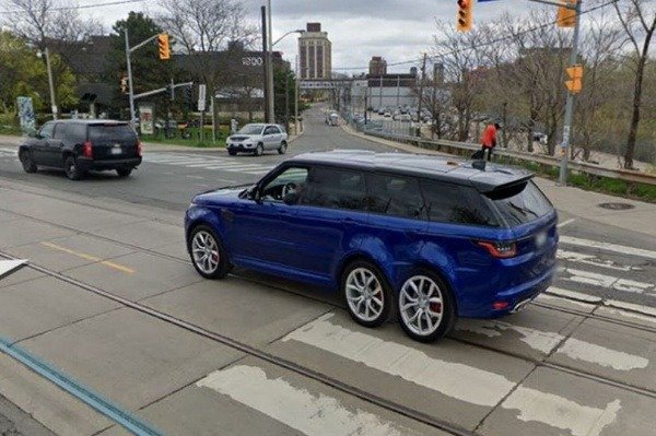 google-maps-street-view-captured-6-wheeled-range-rover-toronto