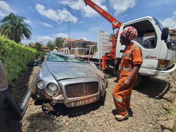 kenyans-kenya-crashed-bentley-continental-gt