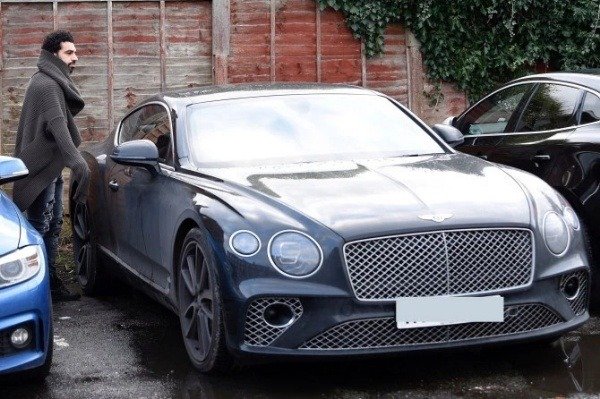 liverpool-star-mo-salah-pulled-up-at-petrol-station-in-his-bentley-to-save-homeless-man