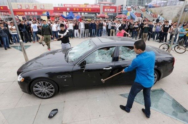 5-customers-who-destroyed-their-expensive-cars-to-show-their-displeasures