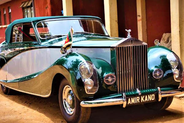 Queen of England Rolls-royce autojosh