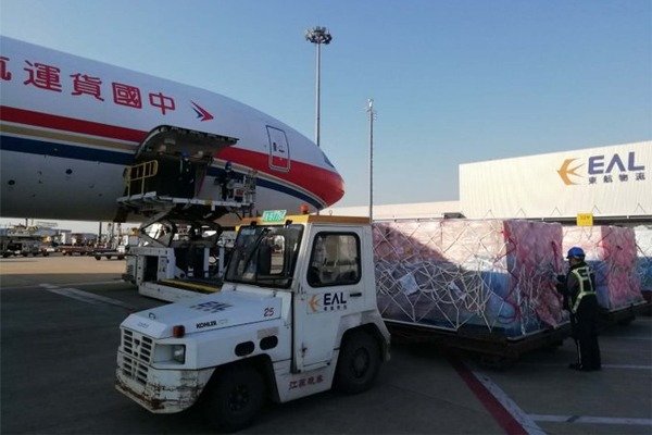 The First Shipment Of Masks & Test Kits From China To The US Departs - Jack Ma 