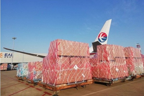 The First Shipment Of Masks & Test Kits From China To The US Departs - Jack Ma 