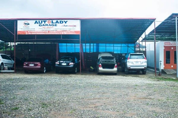 FCDA Demolishes Mechanic Workshop Owned By A Woman In Abuja