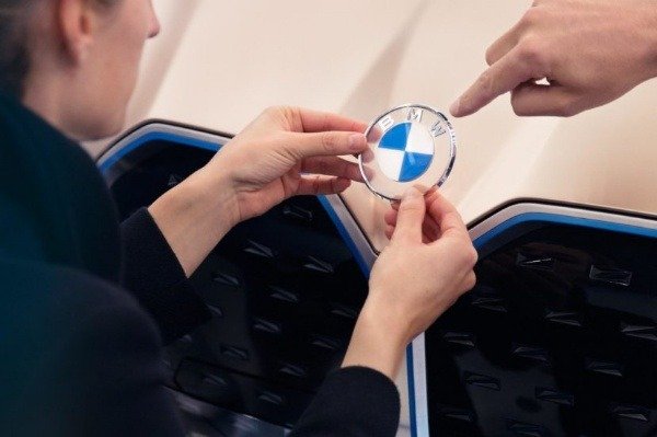 bmw-new-logo