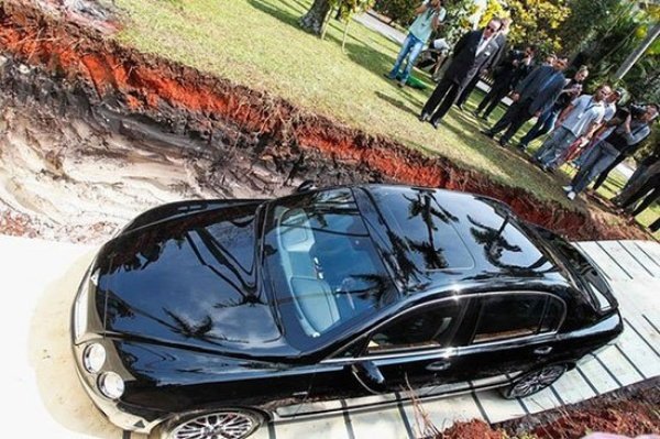 brazilian-millionaire-count-scarpa-bury-his-bentley-car