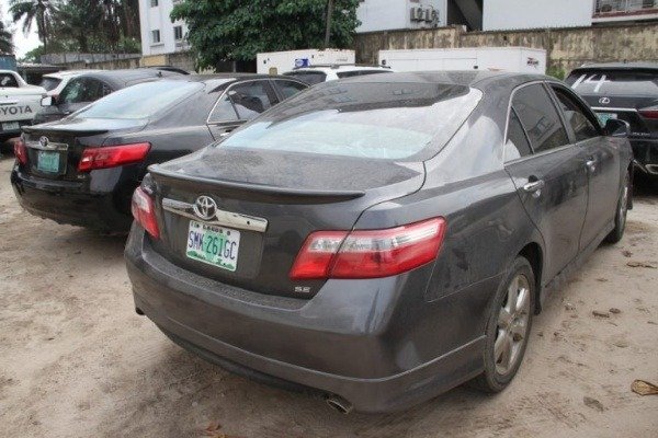 efcc-seize-luxury-cars-yahoo-boys-fraudsters-lagos