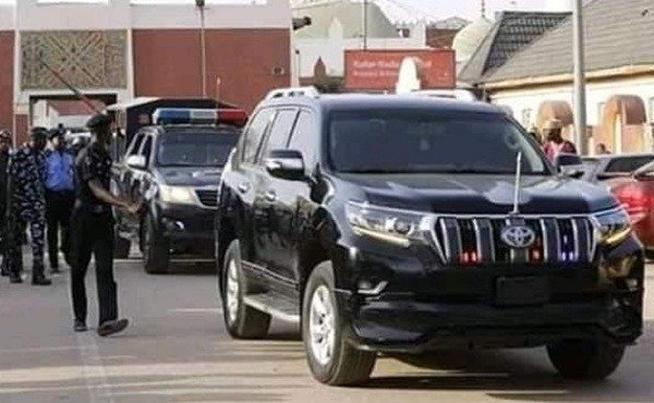 emir-of-kano-forced-out-toyota-land-cruiser