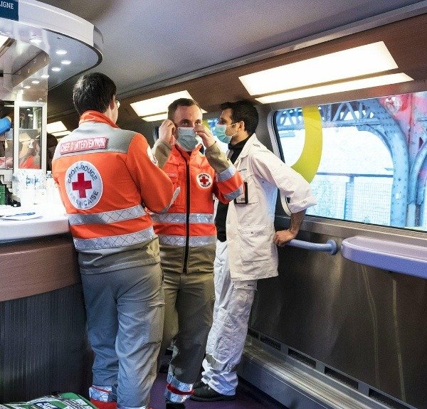 france-evacuate-coronavirus-patients-aboard-high-speed-medical-intensive-care-unit-train