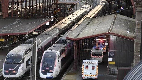 france-evacuate-coronavirus-patients-aboard-high-speed-medical-intensive-care-unit-train