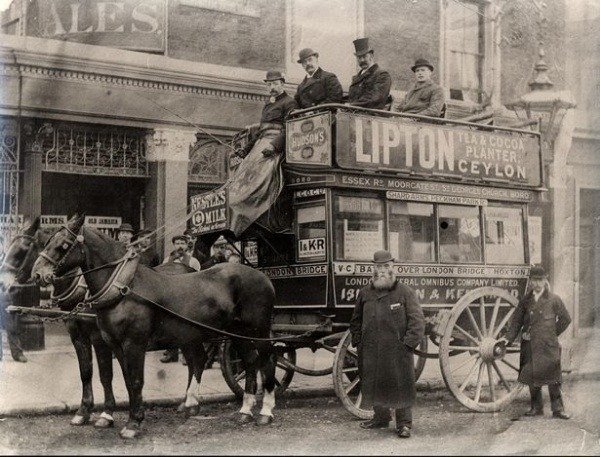 first-internal-combustion-engine-benz-bus