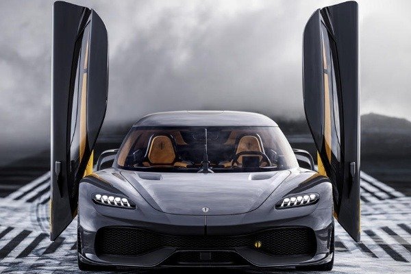 4-seater-koenigsegg-gemera-mega-gt