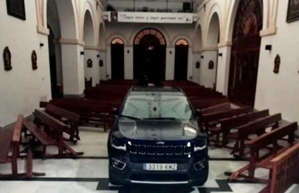 spanish-man-drives-jeep-compass-car-into-church