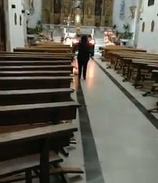 spanish-man-drives-jeep-compass-car-into-church