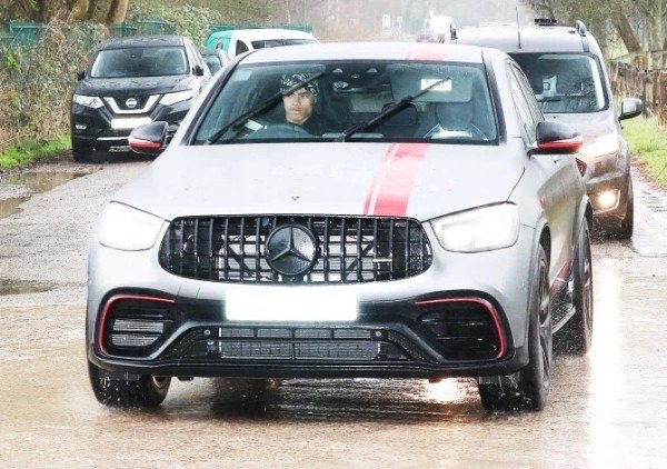 manchester-united-players-arrives-training-luxury-cars