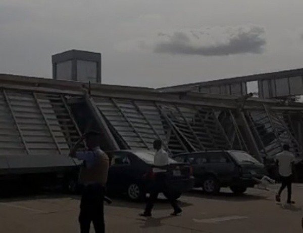 12-customers-vehicles-damaged-after-a-part-of-spar-mall-in-calabar-collapsed