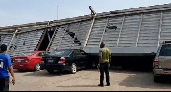 12-customers-vehicles-damaged-after-a-part-of-spar-mall-in-calabar-collapsed