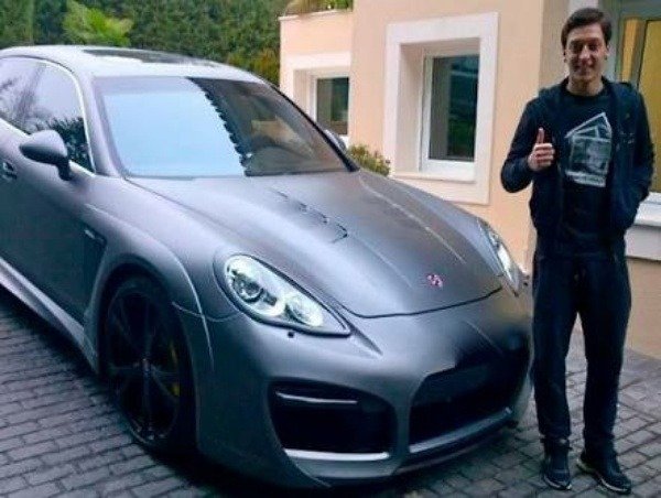 arsenal-star-mesut-ozils-car-collection