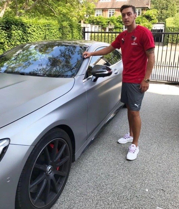 arsenal-star-mesut-ozils-car-collection