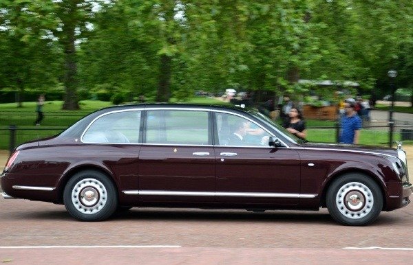 queen-elizabeth-ii-turns-94-take-a-look-at-her-₦4-7b-armoured-bentley-state-limousine