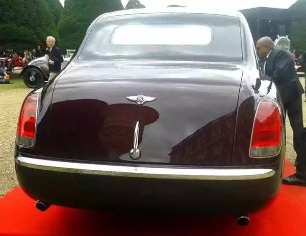queen-elizabeth-ii-turns-94-take-a-look-at-her-₦4-7b-armoured-bentley-state-limousine