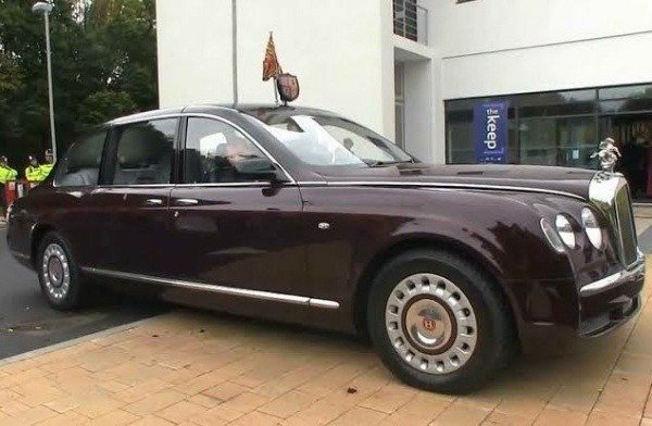 queen-elizabeth-ii-turns-94-take-a-look-at-her-₦4-7b-armoured-bentley-state-limousine