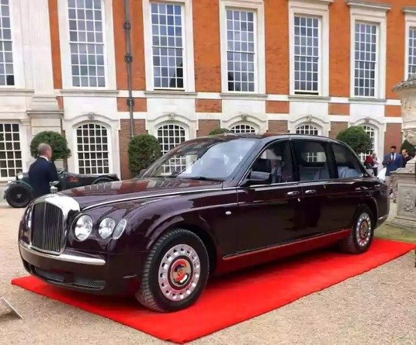 queen-elizabeth-ii-turns-94-take-a-look-at-her-₦4-7b-armoured-bentley-state-limousine