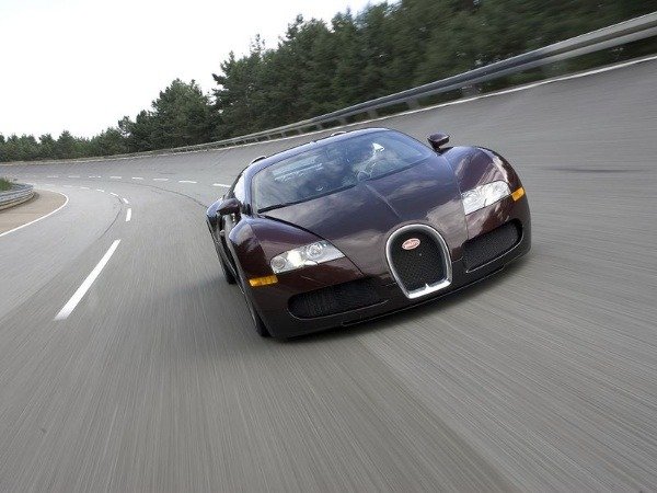 its-been-15-years-since-bugatti-veyron-16-4-broke-the-400kph-barrier