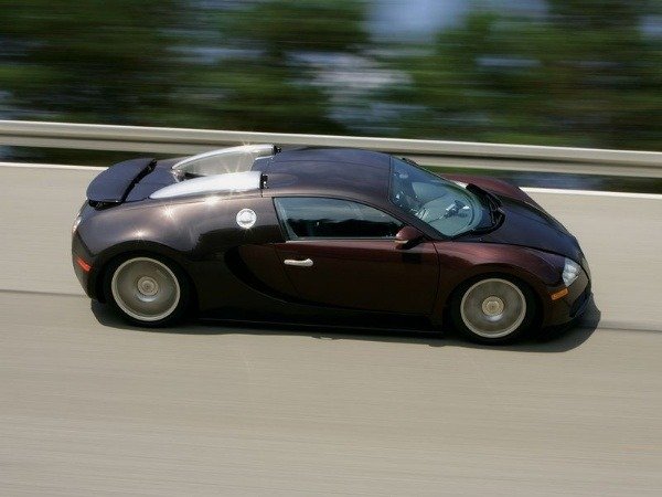 its-been-15-years-since-bugatti-veyron-16-4-broke-the-400kph-barrier
