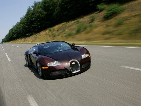 its-been-15-years-since-bugatti-veyron-16-4-broke-the-400kph-barrier