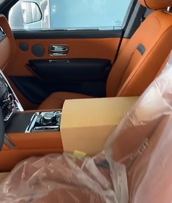 hushpuppi-takes-delivery-of-his-2020-rolls-royce-cullinan