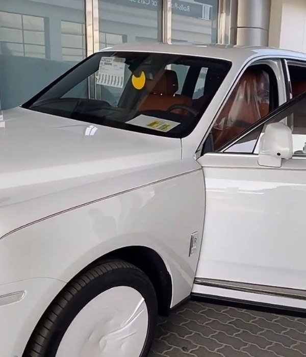 hushpuppi-takes-delivery-of-his-2020-rolls-royce-cullinan