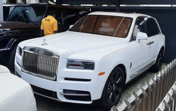 jowi-zazza-rolls-royce-cullinan-car